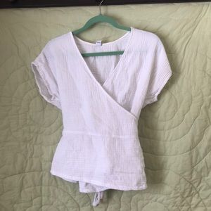 Old Navy white waffle wrap/tie shirt, small